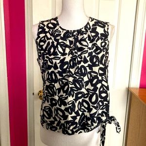 TALBOTS Sleeveless Black & Off White Light Weight Sz 10.  Pit to pit 20inches.